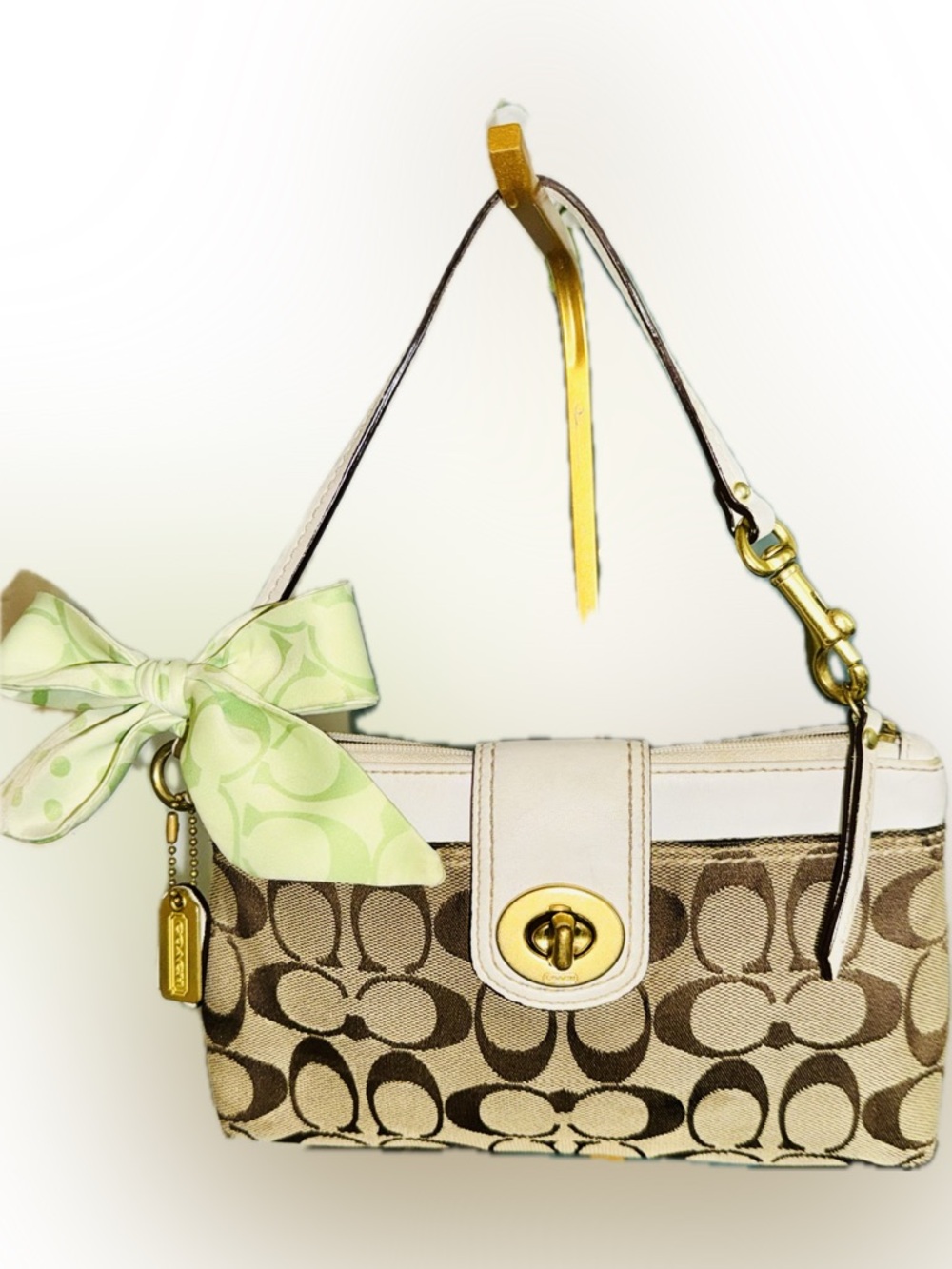Coach Hampton Signature twist-lock Minibag Wristlet Vintage 2 hangtags & bow GUC